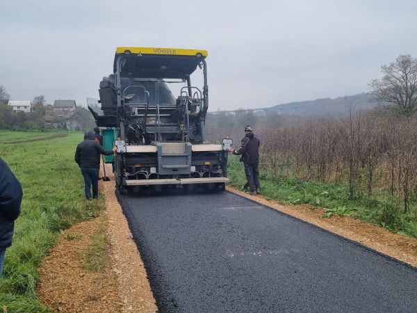 U tijeku su velika asfaltiranja u Općini Brinje