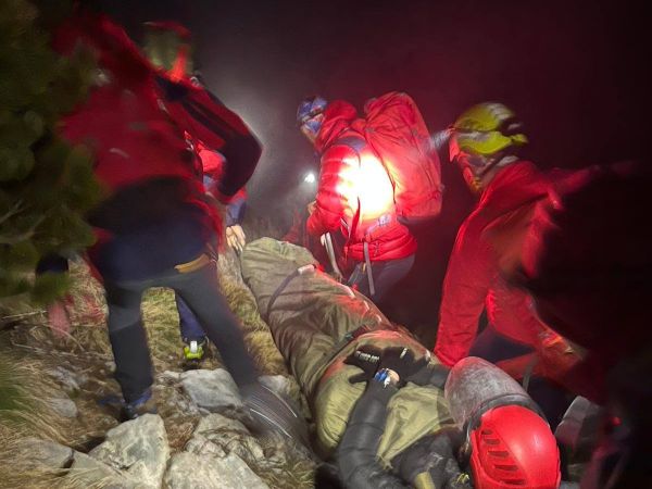 Gospićki HGSS ponovno briljira - nepripremljeni planinar spašen na Velebitu Gospićki HGSS ponovno briljira - nepripremljeni planinar spašen na Velebitu