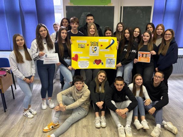 Učenici Strukovne škole Gospić šarenim čarapama obilježili Dan osoba s Down sindromom Učenici Strukovne škole Gospić šarenim čarapama obilježili Dan osoba s Down sindromom