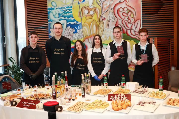 Srednja škola Plitvička jezera