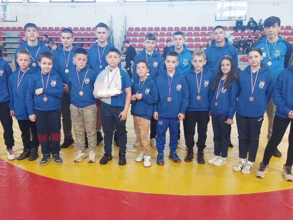 Lička snaga u ringu: Hrvački klub “Gospić” u novoj berbi medalja na regionalnom prvenstvu Lička snaga u ringu: Hrvački klub “Gospić” u novoj berbi medalja na regionalnom prvenstvu
