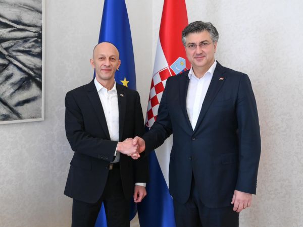 Župan Petry u Zagrebu s premijerom Plenkovićem: Vlada RH nastavlja snažno podupirati Ličko-senjsku županiju Župan Petry u Zagrebu s premijerom Plenkovićem: Vlada RH nastavlja snažno podupirati Ličko-senjsku županiju