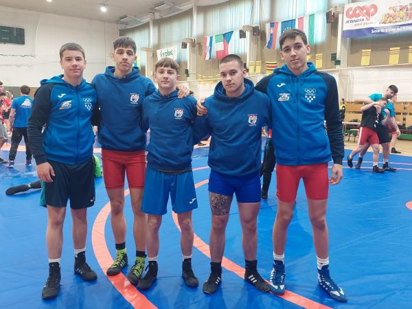 Hrvački klub Gospić donio nove medalje iz Slovačke – zlato i bronca u konkurenciji 145 natjecatelja Hrvački klub Gospić donio nove medalje iz Slovačke – zlato i bronca u konkurenciji 145 natjecatelja