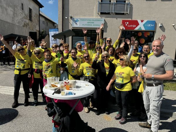 Održan Dan medvjeđeg luka u Korenici: Glazba, planinarenje i gastro užitak Održan Dan medvjeđeg luka u Korenici: Glazba, planinarenje i gastro užitak