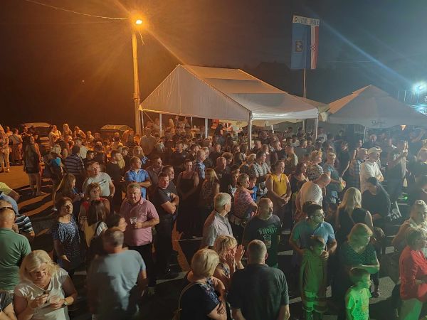 Brinje slavi Dan općine i blagdan Velike Gospe uz bogat program i koncert grupe Mejaši Brinje slavi Dan općine i blagdan Velike Gospe uz bogat program i koncert grupe Mejaši