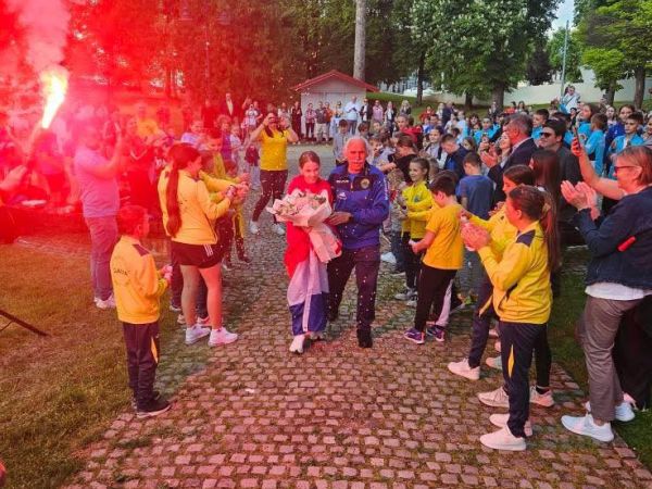 Otočac ponosno dočekao Jelenu Marincel - petu na svijetu u taekwondou!