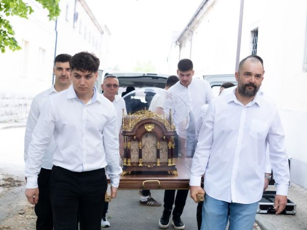 Relikvije svete Male Terezije svečano dočekane u Gospiću