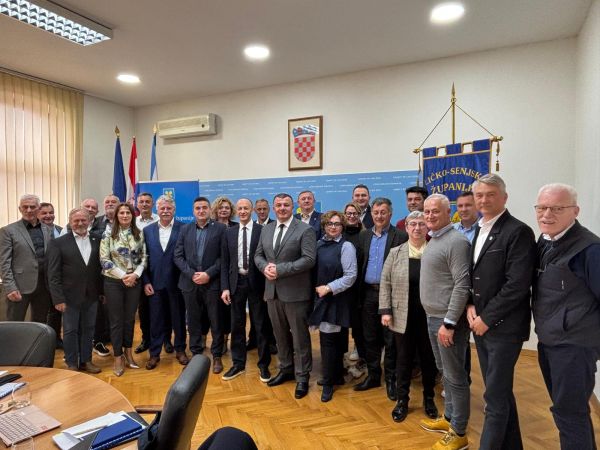 Upravni odbor HOK-a održan u Ličko-senjskoj županiji – predstavljena monografija o ličkom obrtništvu Upravni odbor HOK-a održan u Ličko-senjskoj županiji – predstavljena monografija o ličkom obrtništvu