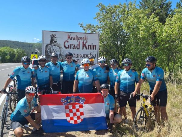 Od Gospića do Knina: Biciklistički klub Gospić obilježio 30 godina “Oluje” vožnjom do Knina Od Gospića do Knina: Biciklistički klub Gospić obilježio 30 godina “Oluje” vožnjom do Knina