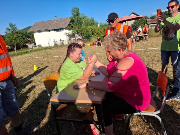 Udruga Pavenka iz Brinja osvojila 2. mjesto na ženskoj seoskoj Olimpijadi u Josipdolu Udruga Pavenka iz Brinja osvojila 2. mjesto na ženskoj seoskoj Olimpijadi u Josipdolu