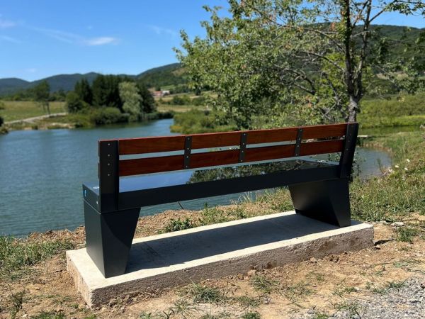 Obogaćena turistička infrastruktura Brinja: Pametne klupe na ključnim lokacijama Obogaćena turistička infrastruktura Brinja: Pametne klupe na ključnim lokacijama