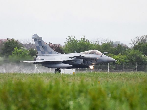 Rafalei pozdravljaju gradove diljem Hrvatske. Pogledajte kad su iznad Gospića!