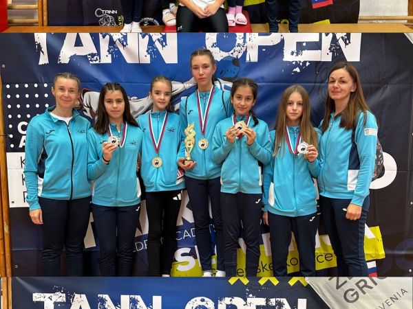 Novi uspjesi ličkih taekwondo klubova u Sloveniji i Karlovcu Novi uspjesi ličkih taekwondo klubova u Sloveniji i Karlovcu