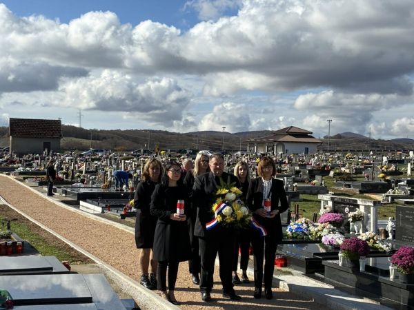 U Brinju odana počast preminulima povodom blagdana Svih svetih