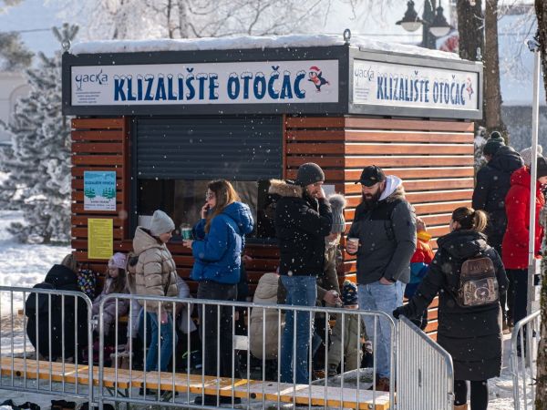 Besplatna dječja škola klizanja u Otočcu Besplatna dječja škola klizanja u Otočcu