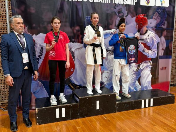 Jelena Marincel iz Taekwondo kluba Gacka donijela srebro iz Zagreba Jelena Marincel iz Taekwondo kluba Gacka donijela srebro iz Zagreba