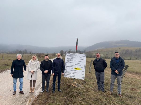 Započeli radovi na rekonstrukciji makadamske ceste Udbina–Donji Lapac Započeli radovi na rekonstrukciji makadamske ceste Udbina–Donji Lapac