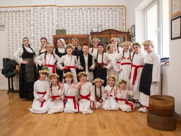 Mali folkloraši iz Otočca dostojno predstavili Liku u Županji Mali folkloraši iz Otočca dostojno predstavili Liku u Županji