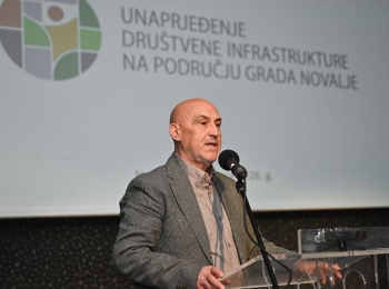 Autor Grad Novalja