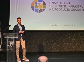 Autor Grad Novalja