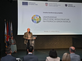 Autor Grad Novalja
