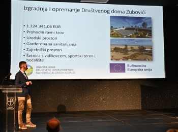 Autor Grad Novalja