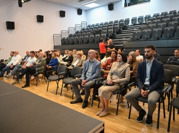 Autor Grad Novalja