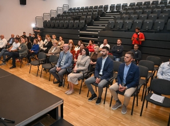 Autor Grad Novalja