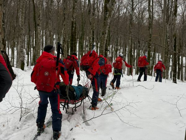 HGSS Gospić spasio živote dvoje stranaca izgubljenih u snježnoj oluji HGSS Gospić spasio živote dvoje stranaca izgubljenih u snježnoj oluji