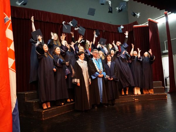Svečano promovirani magistri primarnog obrazovanja na Odjelu za nastavničke studije u Gospiću Svečano promovirani magistri primarnog obrazovanja na Odjelu za nastavničke studije u Gospiću