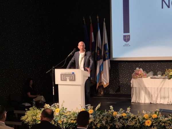Novalja svečano proslavila Dan grada i blagdan Antonje