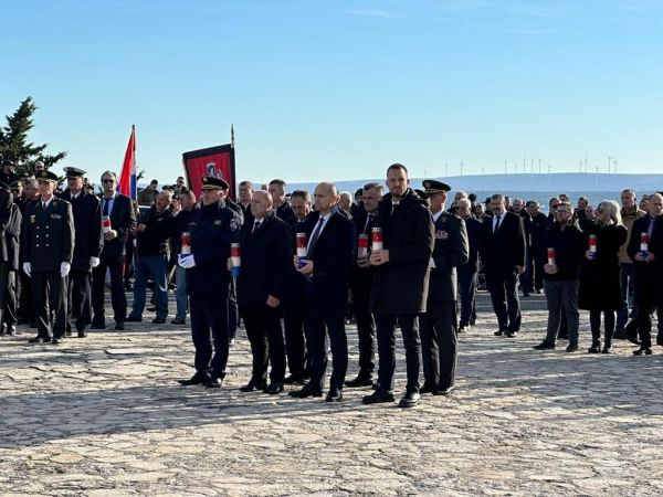 Župan Petry na obilježavanju 31. obljetnice VRO Maslenica Župan Petry na obilježavanju 31. obljetnice VRO Maslenica