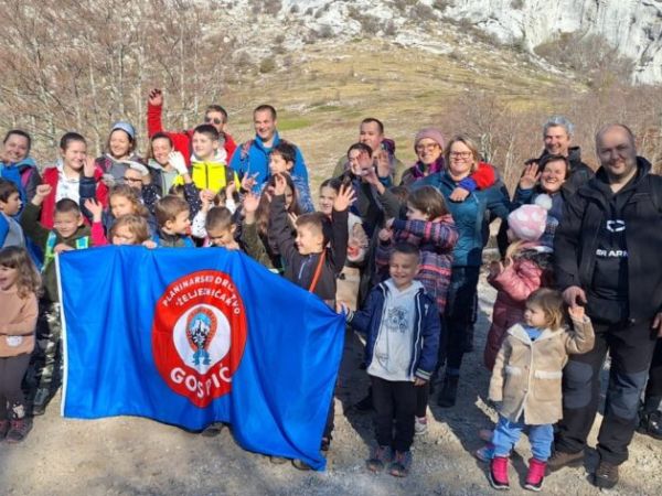 “Mali medvjedići“ na Baškim Oštarijama - pogledajte kako je prošao novi dječji izlet Planinarskog društva “Željezničar” iz Gospića
