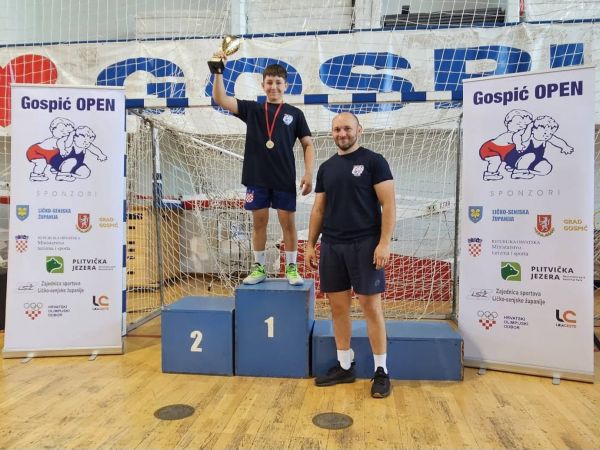 Gospić Open okupio 180 mladih hrvača iz Hrvatske, Mađarske i Slovačke, domaćini osvojili šest medalja