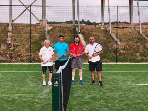 Tenis se vratio u Otočac: Tenisači Otočca i Ogulina odmjerili snage u prijateljskom druženju Tenis se vratio u Otočac: Tenisači Otočca i Ogulina odmjerili snage u prijateljskom druženju