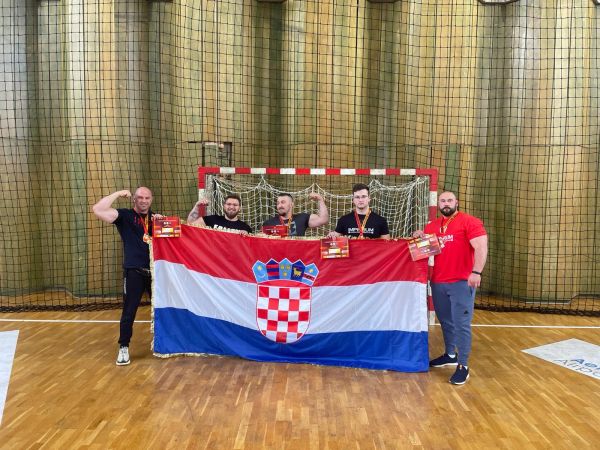 Gospićki sportaš Rux opet briljirao na Međunarodnom prvensvtu u Crnoj Gori Gospićki sportaš Rux opet briljirao na Međunarodnom prvensvtu u Crnoj Gori