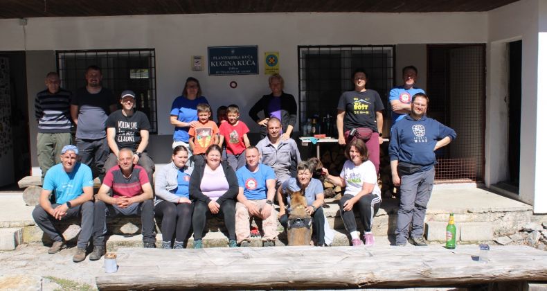 Najbolje iz Like - PD Željezničar Gospić proveo radnu akciju na Kuginoj kući i pripremio je za novu sezonu