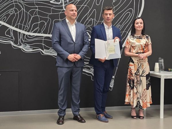 Sjajne vijesti! PP Velebit uručen još jedan Ugovor u nizu od strane Fonda za zaštitu okoliša i energetsku učinkovitost Sjajne vijesti! PP Velebit uručen još jedan Ugovor u nizu od strane Fonda za zaštitu okoliša i energetsku učinkovitost
