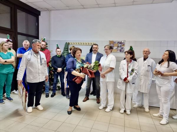 Opća bolnica Gospić svečano ispratila u mirovinu dugogodišnje djelatnike Opća bolnica Gospić svečano ispratila u mirovinu dugogodišnje djelatnike