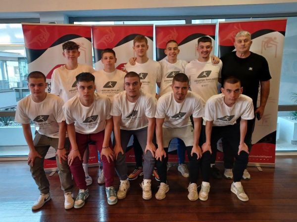 Školski ponos Otočca: “Gacki sokoli” među najboljima u školskom futsalu Hrvatske Školski ponos Otočca: “Gacki sokoli” među najboljima u školskom futsalu Hrvatske