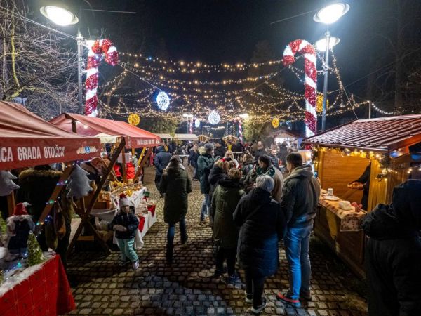 Otvoren Advent u Otočcu – Blagdansko ozračje, okusi i zabava za sve generacije