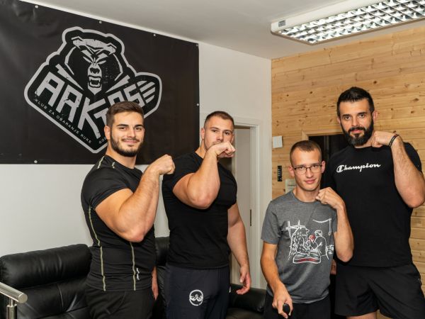 [FOTO] Klub Arktos iz Hrvatske putuje na Judgement Day 2023 u Budimpeštu, podršku ekipi pružit će svjetski prvak u obaranju ruke Rino Mašić