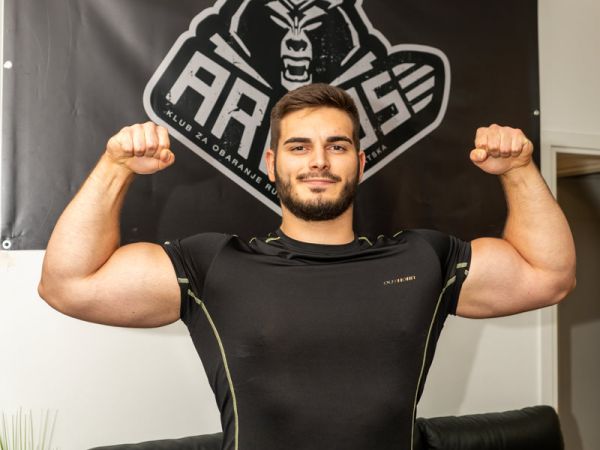Gospićanin Rino Mašić obranio naslov europskog prvaka u obaranju ruke – zlato za Liku u Rumunjskoj! Gospićanin Rino Mašić obranio naslov europskog prvaka u obaranju ruke – zlato za Liku u Rumunjskoj!