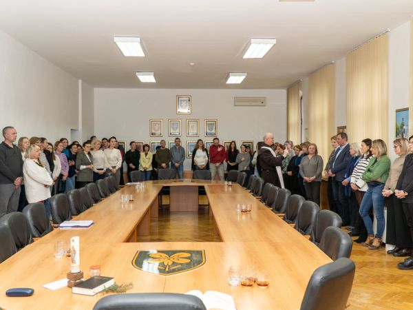 Duh zajedništva: Blagoslov zaposlenika i prostorija županije Duh zajedništva: Blagoslov zaposlenika i prostorija županije