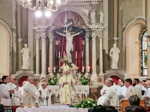 Nadbiskup mons. Zdenko Križić zaredio je za đakona Karla Špoljarića u Perušiću Nadbiskup mons. Zdenko Križić zaredio je za đakona Karla Špoljarića u Perušiću