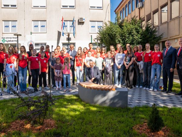 U Gospiću svečano otvoren Park Gradskog društva Crvenog križa povodom 140. obljetnice Društva