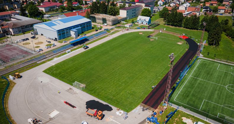Najbolje iz Like - Radovi na atletskoj stazi u Gospiću ulaze u završnicu, završetak se očekuje krajem lipnja