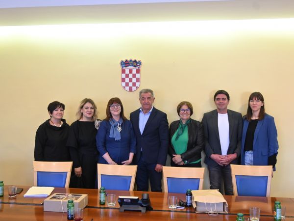 Grad Gospić dodijelio Ugovor o osnivanju prava građenja Centru za pružanje usluga u zajednici Ozalj Grad Gospić dodijelio Ugovor o osnivanju prava građenja Centru za pružanje usluga u zajednici Ozalj