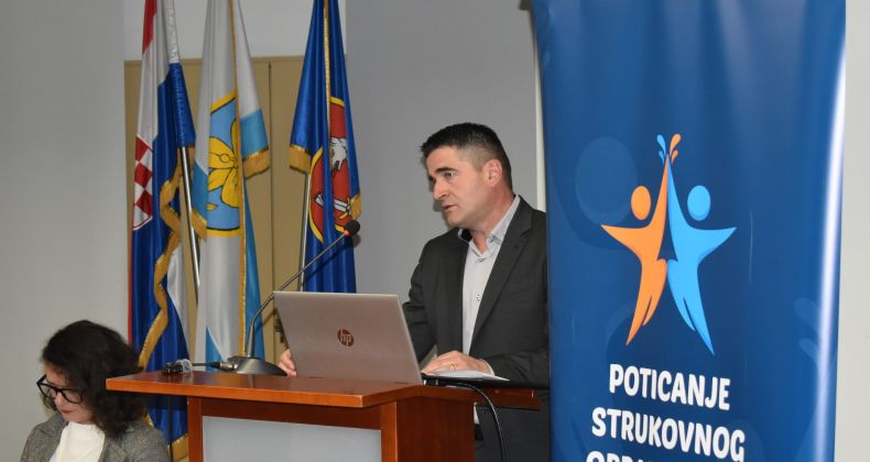 Najbolje iz Like - U Gospiću održan okrugli stol „Naukovanje koje povezuje – suradnja obrazovanja i gospodarstva“