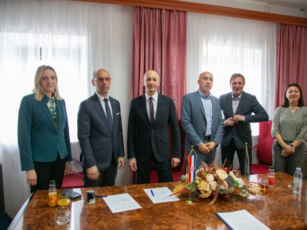 Potpisan sporazum za dogradnju sportske dvorane Područne škole Kolan vrijedan 1,2 milijuna eura
